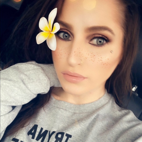 Meet your Posher, Brandi - Picture 2 of 7